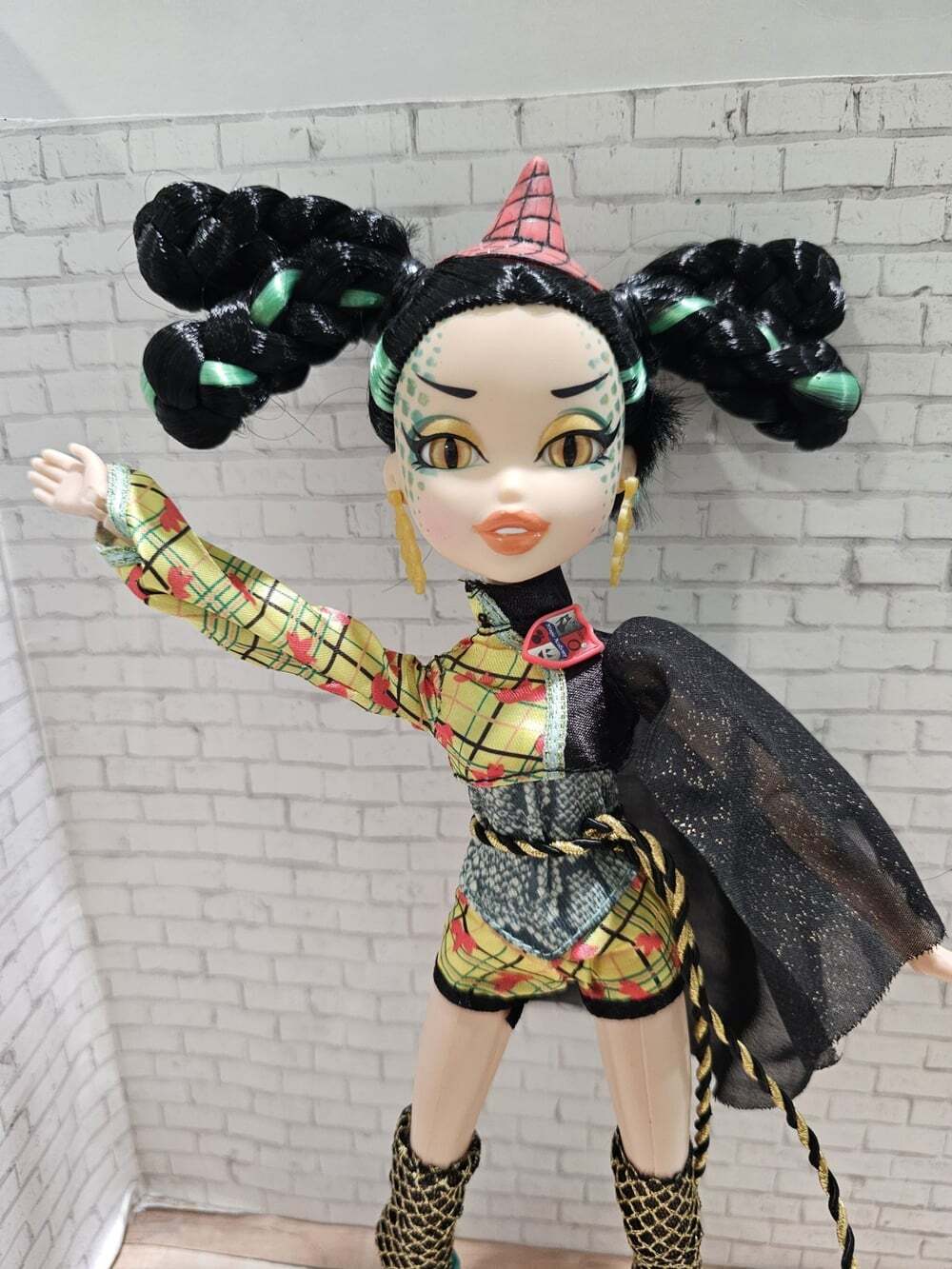2013 Bratzillaz Back to Magic Victoria Antique Doll Outfit Cape Shoes Rare MGA